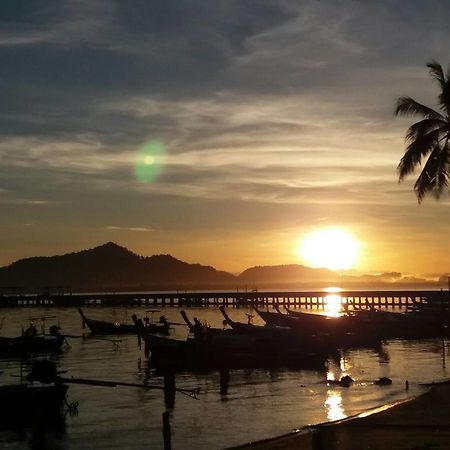 Seaside Home Ko Mook Bagian luar foto