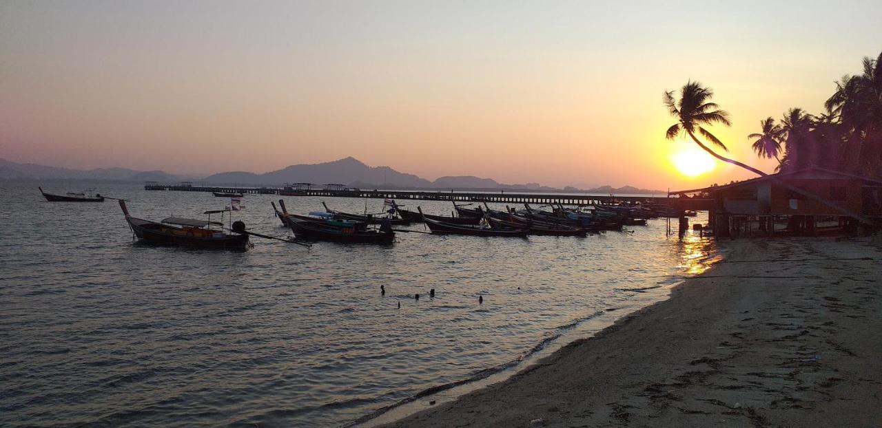 Seaside Home Ko Mook Bagian luar foto